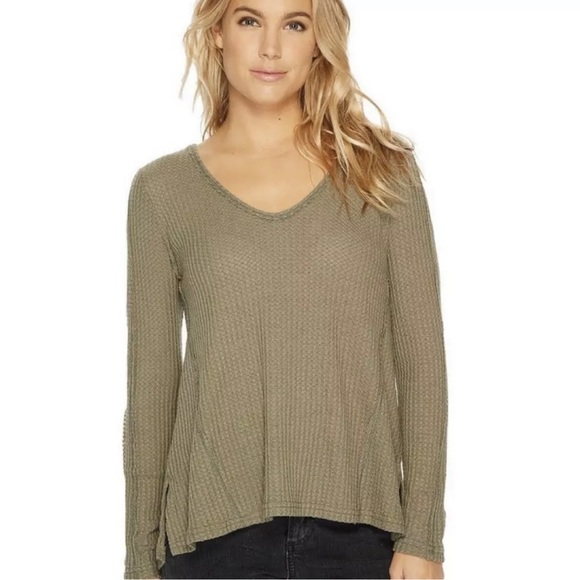 O’Neill Long Sleeve Waffle Knit Top Mickey Green Size Medium NWT - Picture 1 of 13